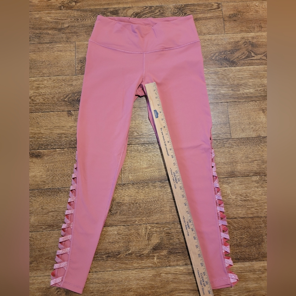 NWOT Victoria's Secret Sport Knockout Leggings in Empire Rose Size Medium - Picture 1 of 4